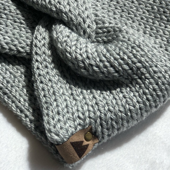 Pale Grey Knit Headband - Picture 3 of 4